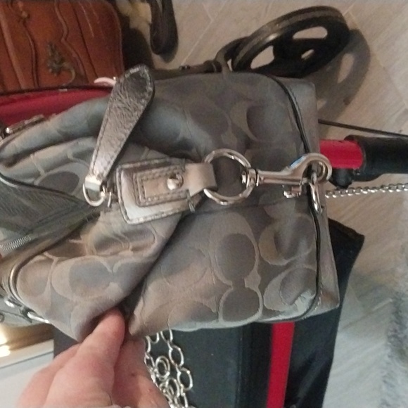 Coach w/extra chain - Picture 3 of 9